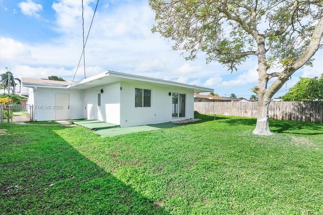 7860 NW 12th St, Pembroke Pines, FL 33024