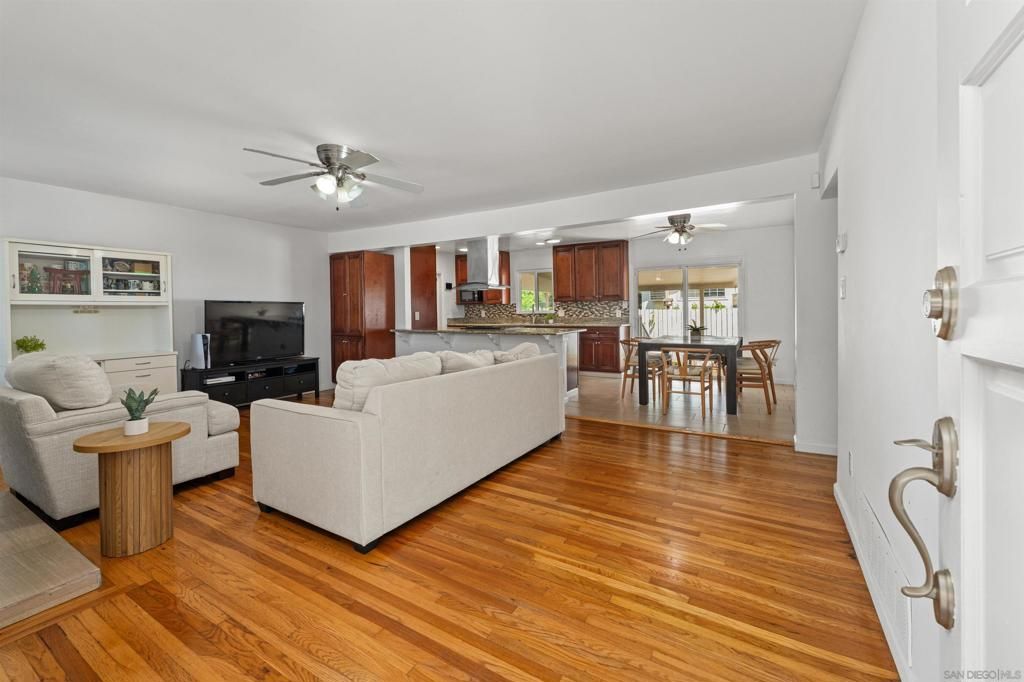 Image 5 of property listing at 1174 E Madison Ave., El Cajon, CA 92021