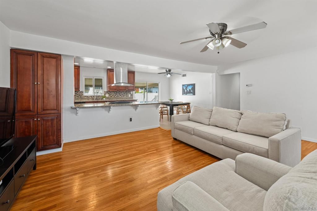 Image 7 of property listing at 1174 E Madison Ave., El Cajon, CA 92021