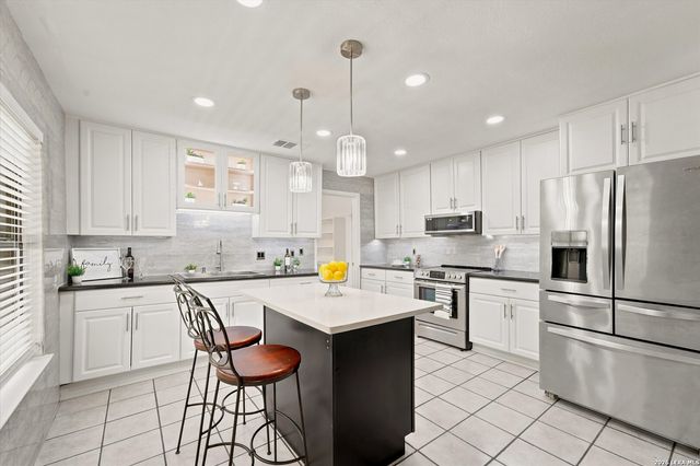 9127 Chinon, San Antonio, TX 78250