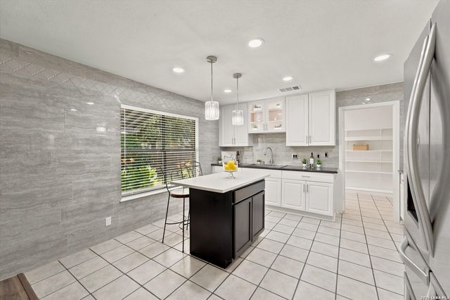 9127 Chinon, San Antonio, TX 78250