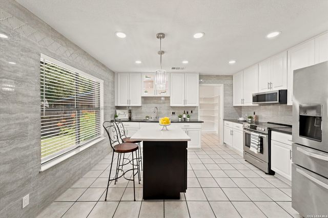 9127 Chinon, San Antonio, TX 78250