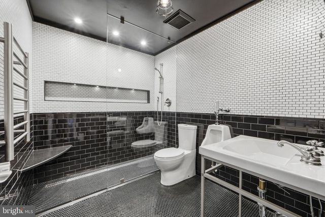 1433 BUENA VISTA AVE, Mclean, VA 22101