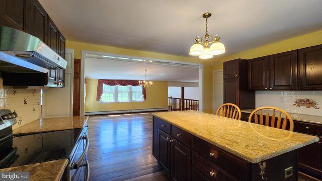 1105 GREEN LANE RD, Malvern, PA 19355