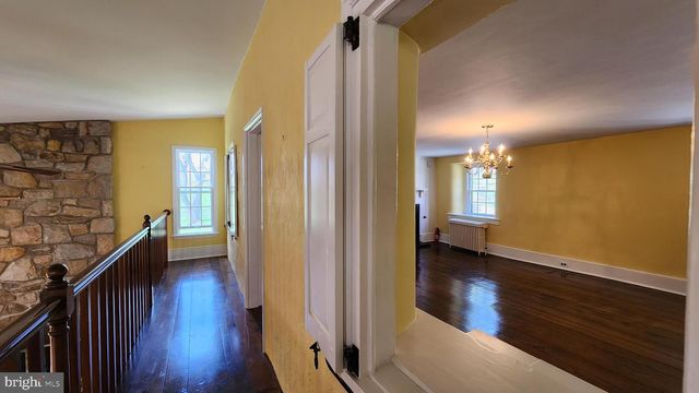 1105 GREEN LANE RD, Malvern, PA 19355