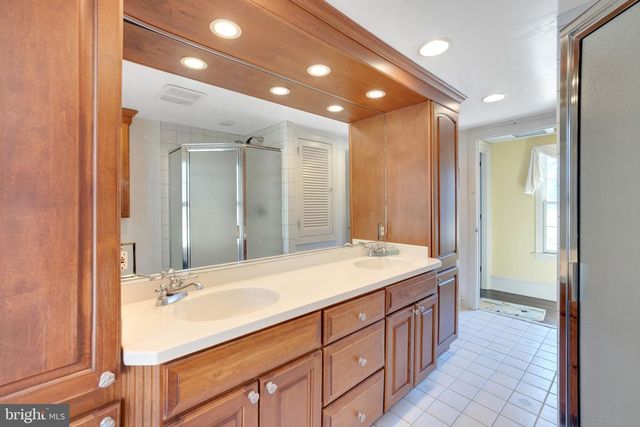 1105 GREEN LANE RD, Malvern, PA 19355
