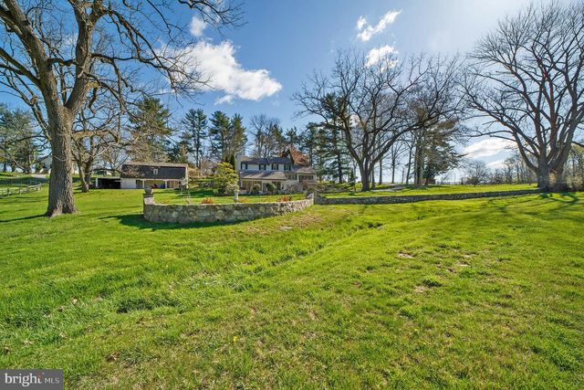 1105 GREEN LANE RD, Malvern, PA 19355