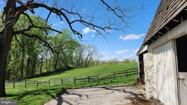 1105 GREEN LANE RD, Malvern, PA 19355