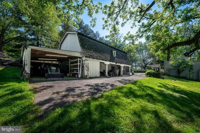 1105 GREEN LANE RD, Malvern, PA 19355