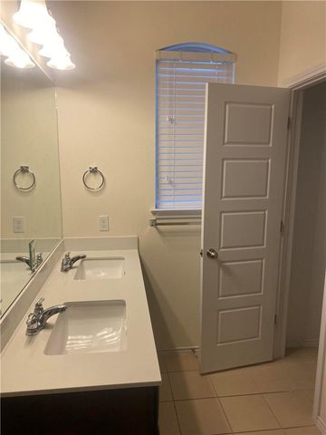 9504 Hunter LN, Austin, TX 78748
