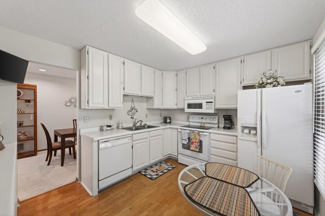 11106 Oregon Avenue S, Bloomington, MN 55438