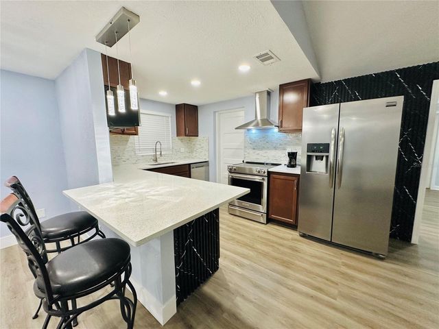 8203 OLIVEWOOD PLACE, Tampa, FL 33615