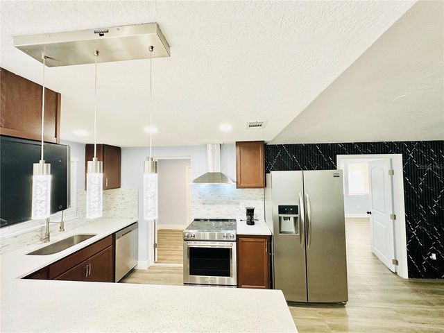 8203 OLIVEWOOD PLACE, Tampa, FL 33615