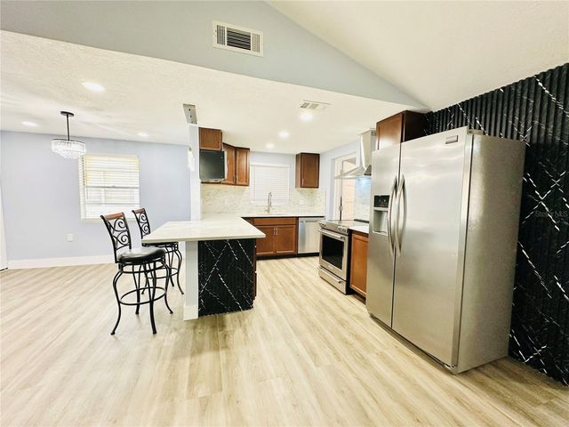 8203 OLIVEWOOD PLACE, Tampa, FL 33615
