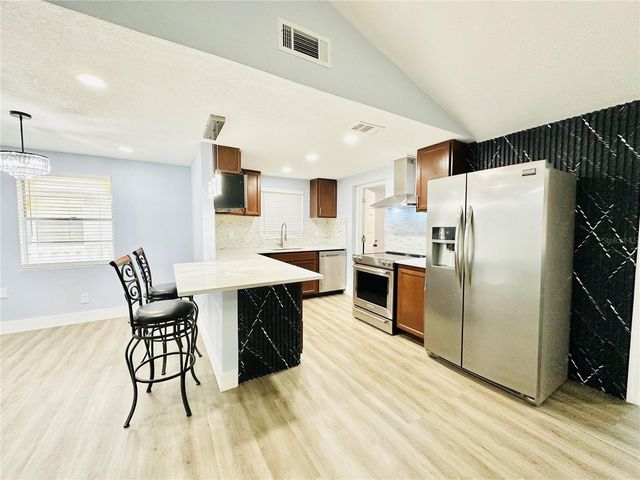 8203 OLIVEWOOD PLACE, Tampa, FL 33615