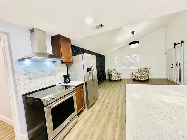 8203 OLIVEWOOD PLACE, Tampa, FL 33615