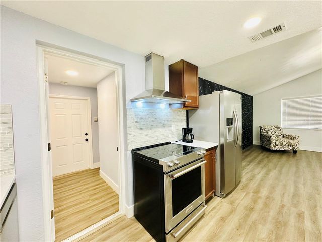 8203 OLIVEWOOD PLACE, Tampa, FL 33615