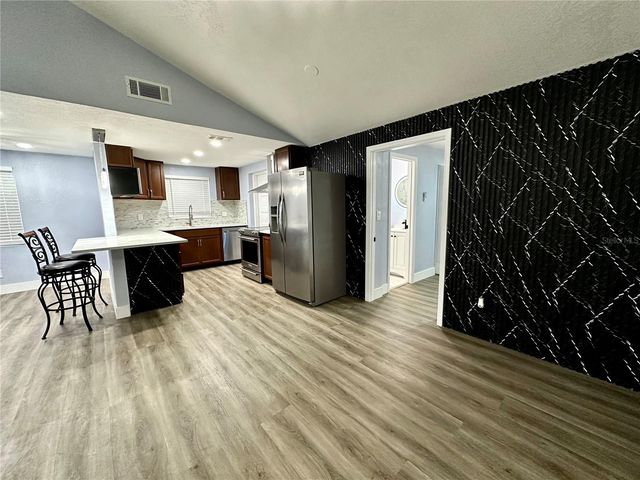 8203 OLIVEWOOD PLACE, Tampa, FL 33615