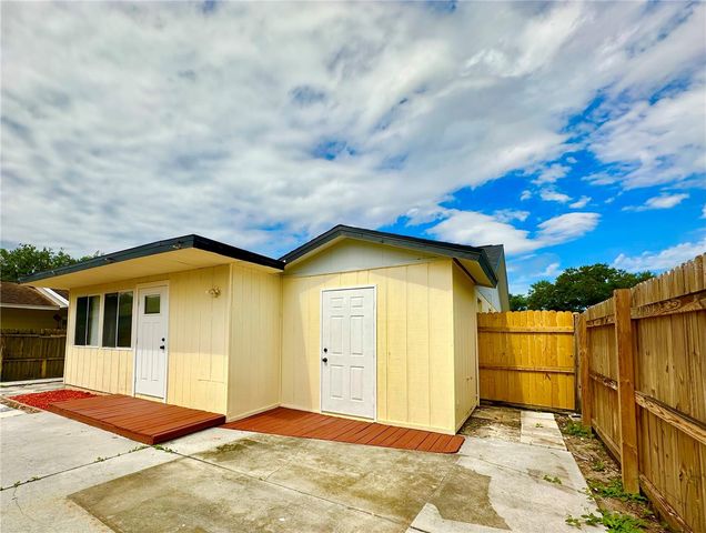 8203 OLIVEWOOD PLACE, Tampa, FL 33615