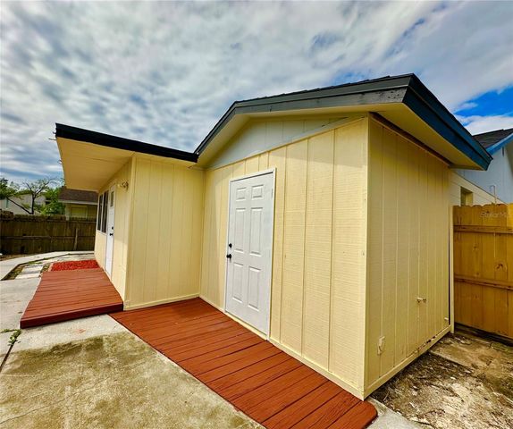 8203 OLIVEWOOD PLACE, Tampa, FL 33615