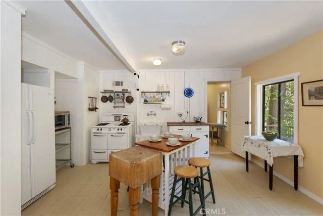 425 Blue Jay Canyon Road, Blue Jay, CA 92317