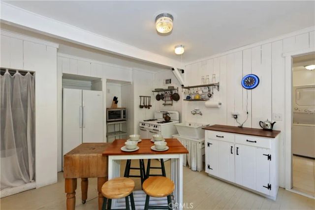 425 Blue Jay Canyon Road, Blue Jay, CA 92317