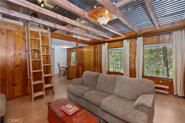 425 Blue Jay Canyon Road, Blue Jay, CA 92317