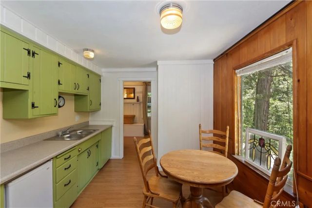 425 Blue Jay Canyon Road, Blue Jay, CA 92317