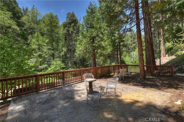 425 Blue Jay Canyon Road, Blue Jay, CA 92317