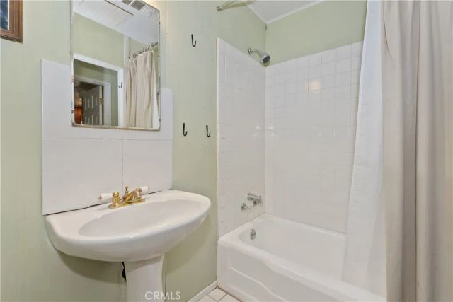 425 Blue Jay Canyon Road, Blue Jay, CA 92317