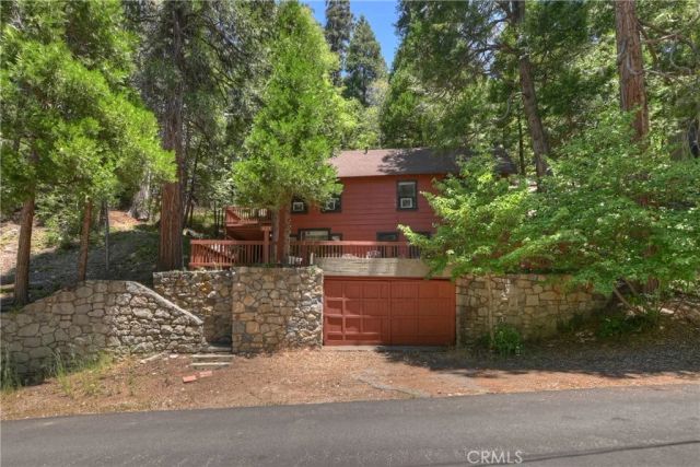 425 Blue Jay Canyon Road, Blue Jay, CA 92317
