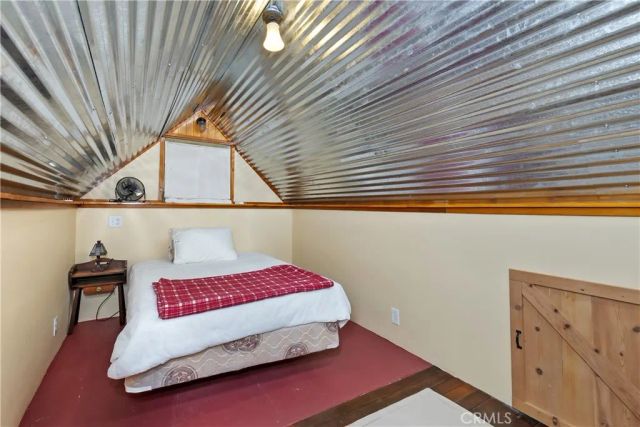 425 Blue Jay Canyon Road, Blue Jay, CA 92317