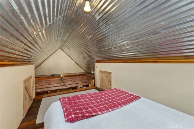 425 Blue Jay Canyon Road, Blue Jay, CA 92317