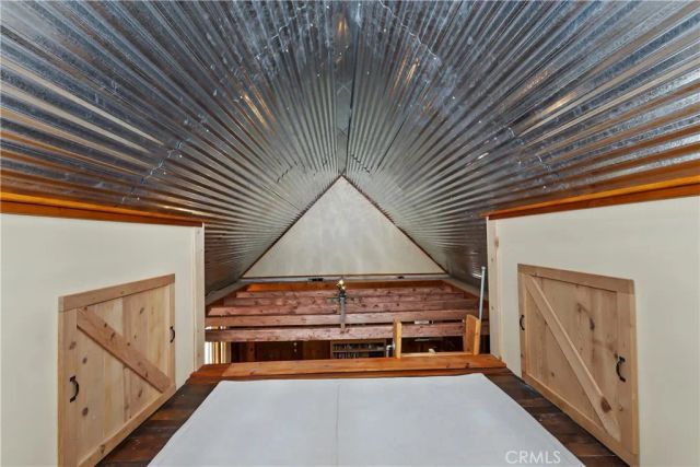 425 Blue Jay Canyon Road, Blue Jay, CA 92317