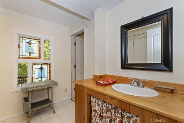 425 Blue Jay Canyon Road, Blue Jay, CA 92317