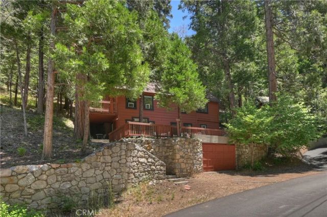 425 Blue Jay Canyon Road, Blue Jay, CA 92317