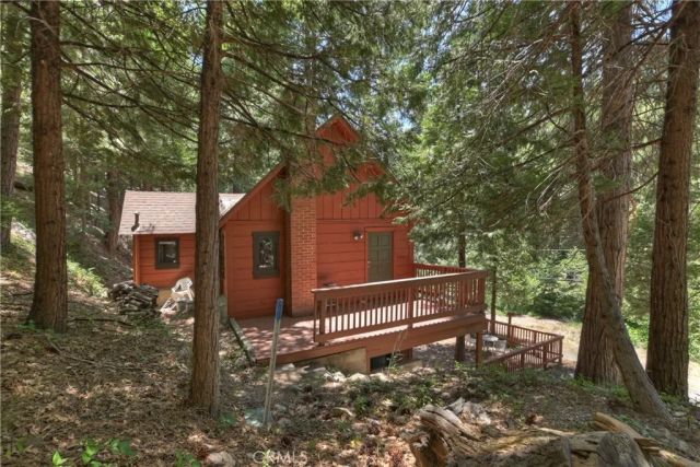 425 Blue Jay Canyon Road, Blue Jay, CA 92317