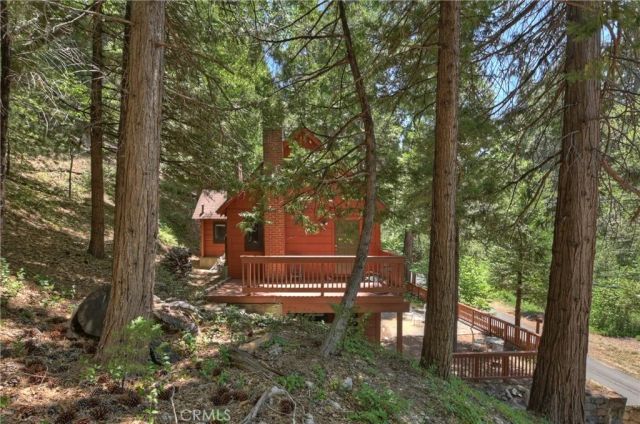 425 Blue Jay Canyon Road, Blue Jay, CA 92317
