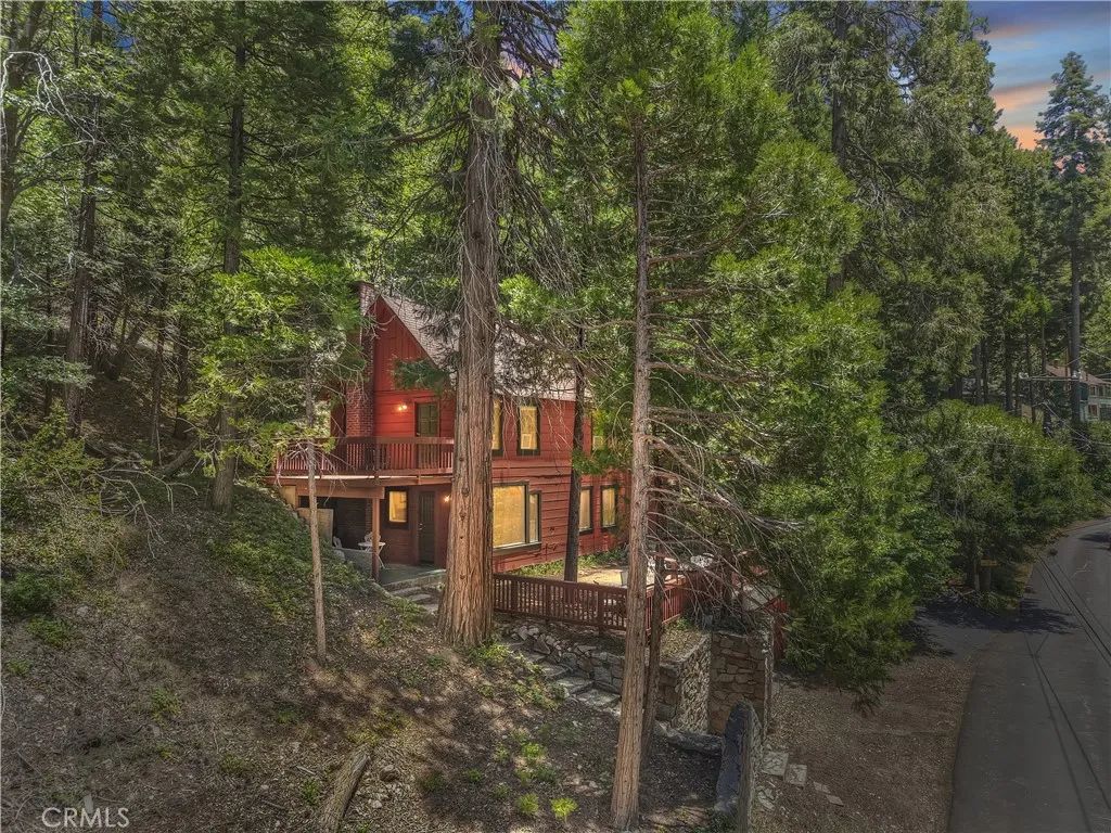 425 Blue Jay Canyon Road, Blue Jay, CA 92317