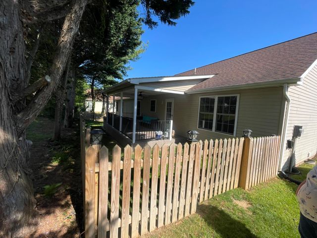 32 TALISMAN DR, Martinsburg, WV 25403