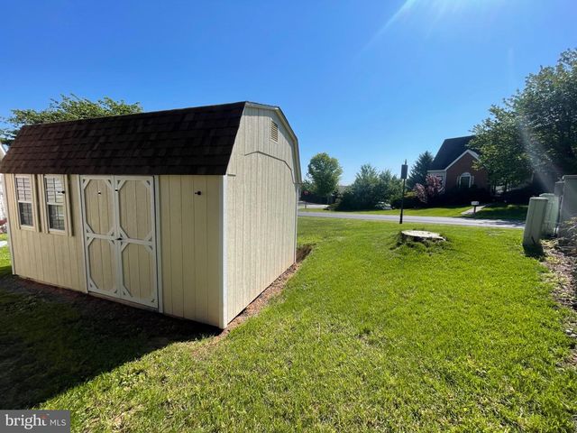 32 TALISMAN DR, Martinsburg, WV 25403
