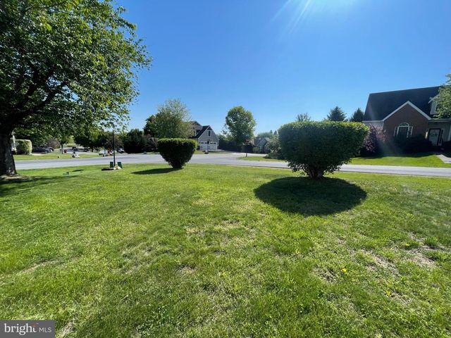 32 TALISMAN DR, Martinsburg, WV 25403