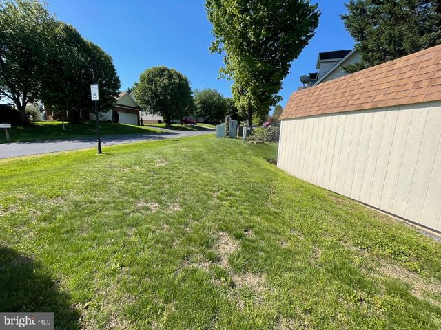 32 TALISMAN DR, Martinsburg, WV 25403