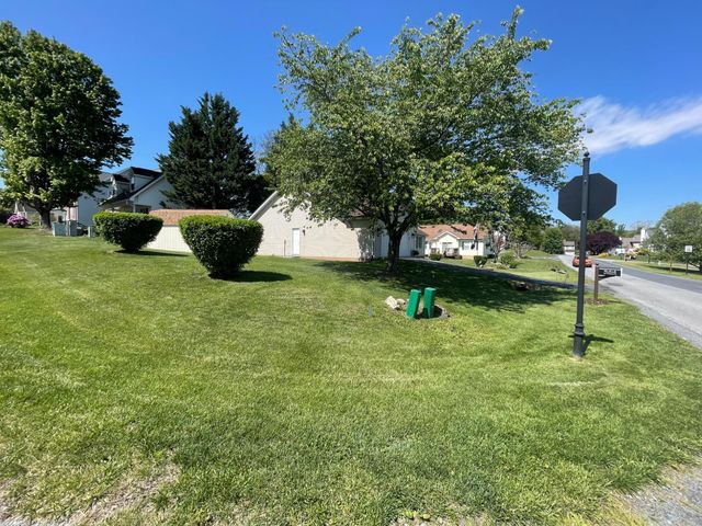 32 TALISMAN DR, Martinsburg, WV 25403