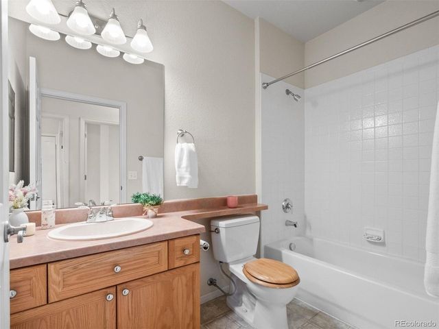 2240 S Vaughn Way 103, Aurora, CO 80014