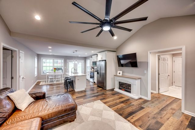 525 S Lucas Street, Junction City, KY 40440