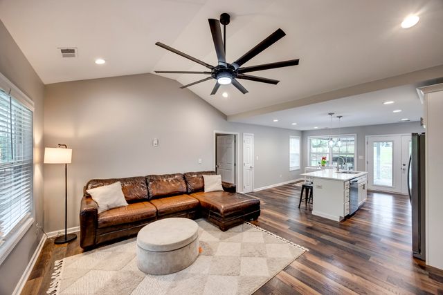 525 S Lucas Street, Junction City, KY 40440
