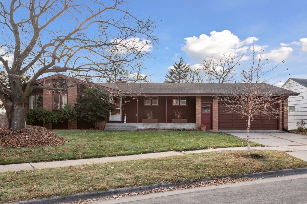 1581 Wheelock Ridge Road, Saint Paul, MN 55130