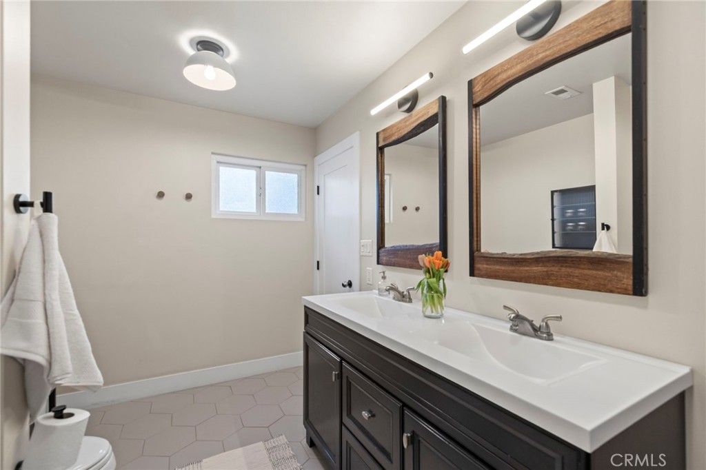 Image 21 of property listing at 430 Chaparral Drive, Claremont, CA 91711