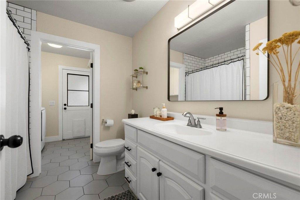 Image 24 of property listing at 430 Chaparral Drive, Claremont, CA 91711